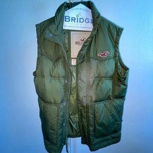 A great condition holilister hunter green vest